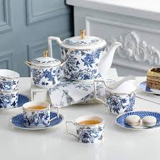 Juego de Té Vintage Británico en Porcelana Blanca
